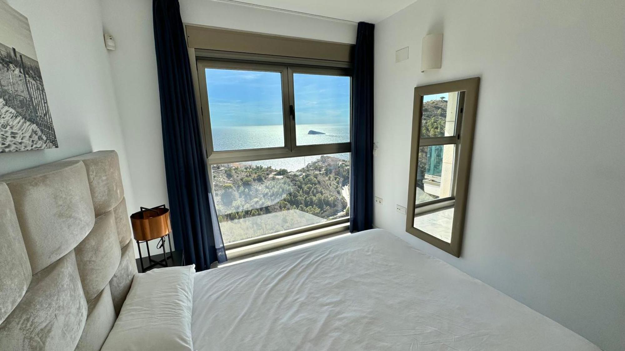 High Rise Apartment On The 39Th Floor With Private Terrace And Sea Views Бенидорм Экстерьер фото
